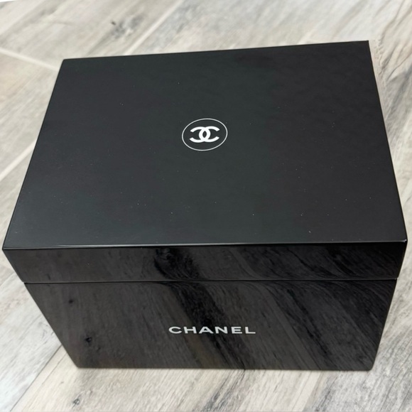 CHANEL Other - Chanel Black La Boîte Laquée Beauty Box